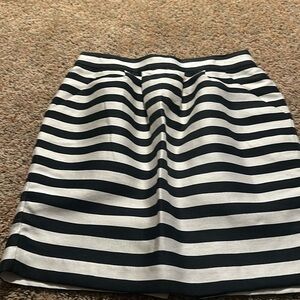 Banana Republic black and beige skirt striped! Its beautiful. It has pockets